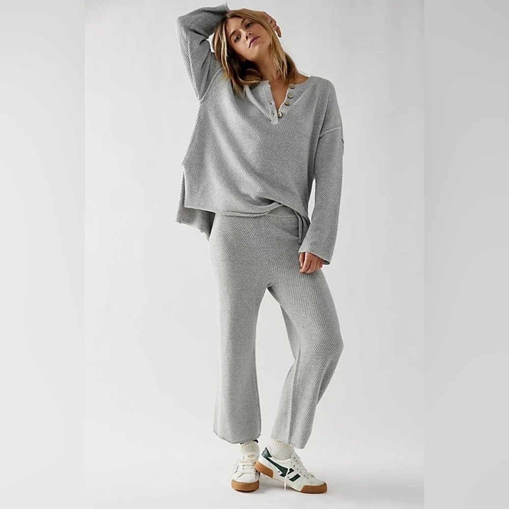 Women's Light Gray V-Neck Waffle Knit Sweater